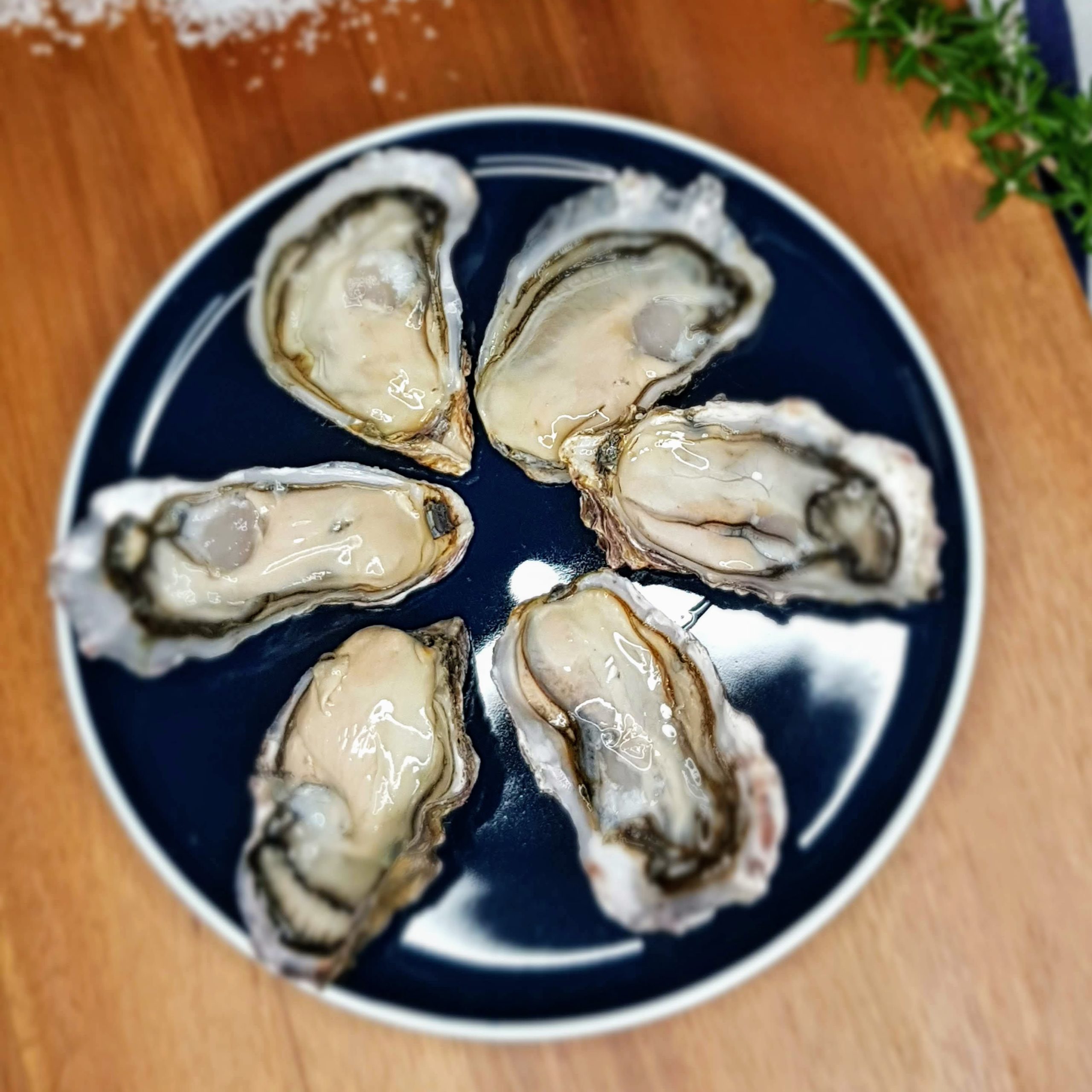 Pacific Half Shell Oysters
